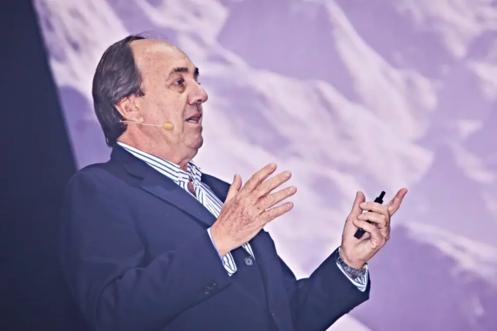 Speaker Nando Parrado delivers a keynote address on leadership in crisis situations and resilience at a corporate event