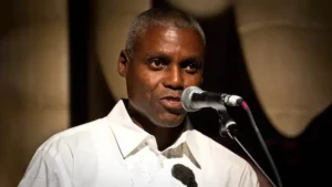Carl Lewis delivering a keynote on stage to a corporate audience - Aurum Speakers Bureau