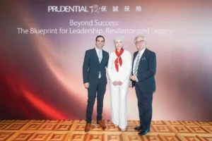 Maye Musk with the Prudential event host and Aurum Speakers Bureau’s founder in Hong Kong - maye musk ageless success | Aurum Speakers Bureau
