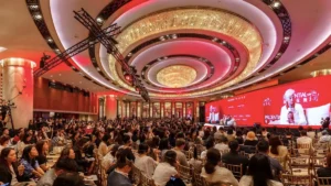 A full auditorium of nearly 1,000 attendees at Maye Musk’s Prudential keynote in Hong Kong - maye musk ageless success | Aurum Speakers Bureau